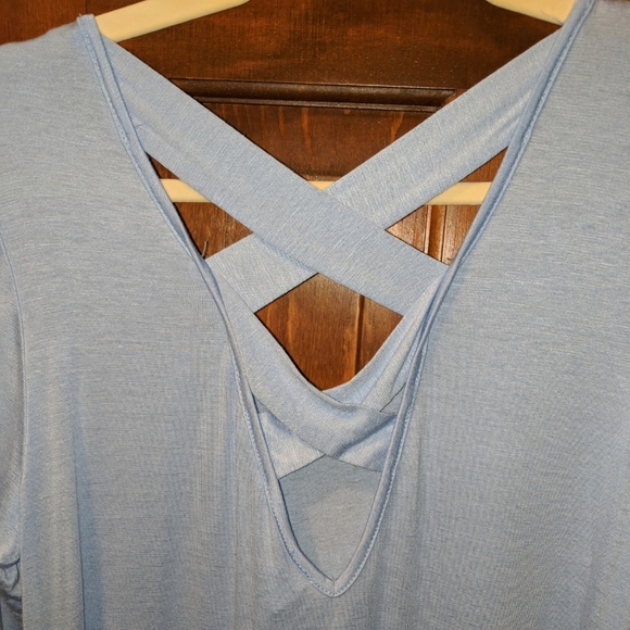 Deep v-neck crisscross back top - medium - Picture 5 of 5